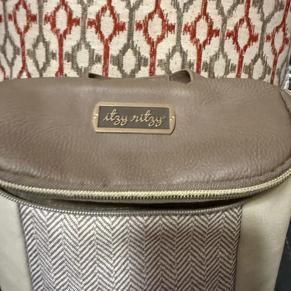 Itzy Ritzy Cream and Brown Toiletry Bag